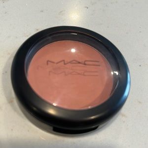 MAC blush- Melba